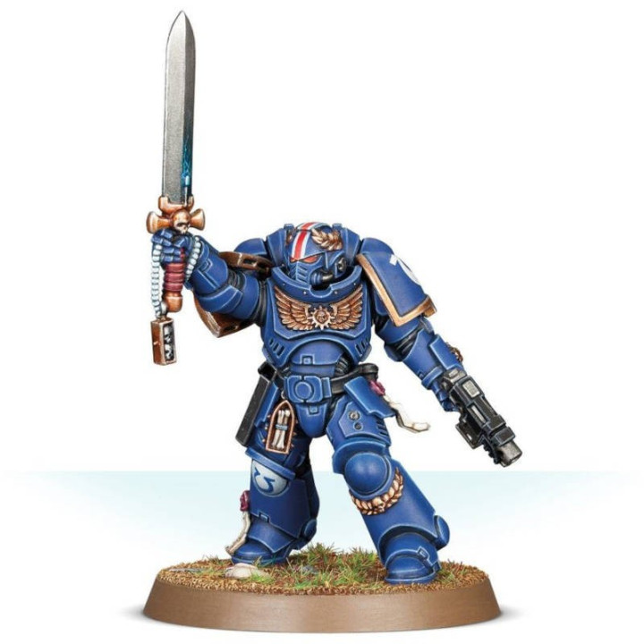 Warhammer 40K : Space Marines - Lieutenant with Power Sword